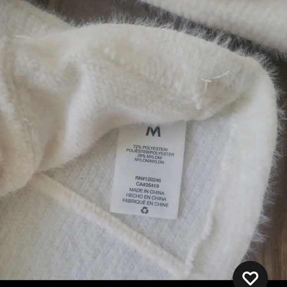 C&C California Creme V-Neck Sweater with Puff Sleeves, Med - Picture 3 of 5